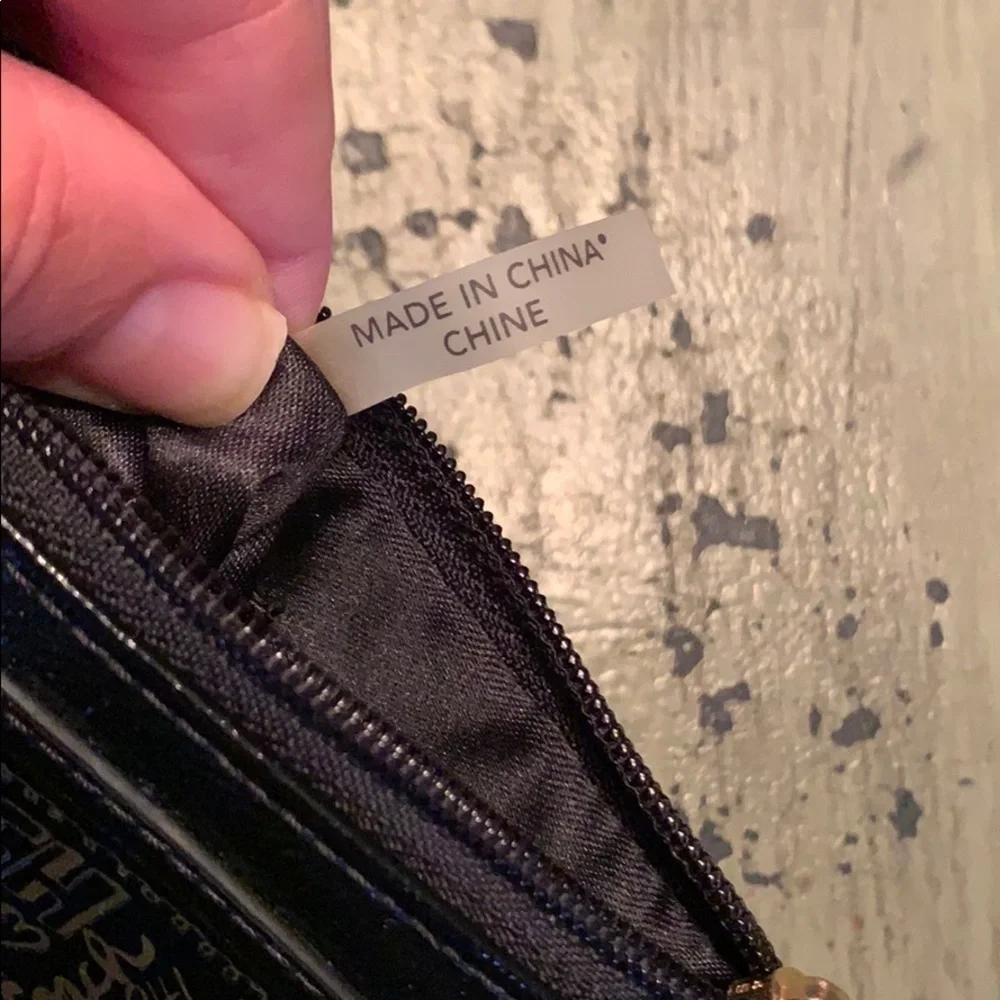 𝅺COACH Poppy Black & Gold Patent Leather Wristlet